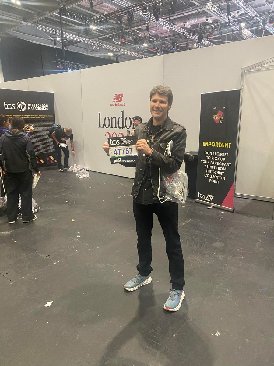 Put your hands together for our runner 👏 We would like to say a huge well done to one of our supporters, Jonathon Archer, for running the London Marathon and raising £267 for our charity🏅 We are grateful for your support, thank you 🙌