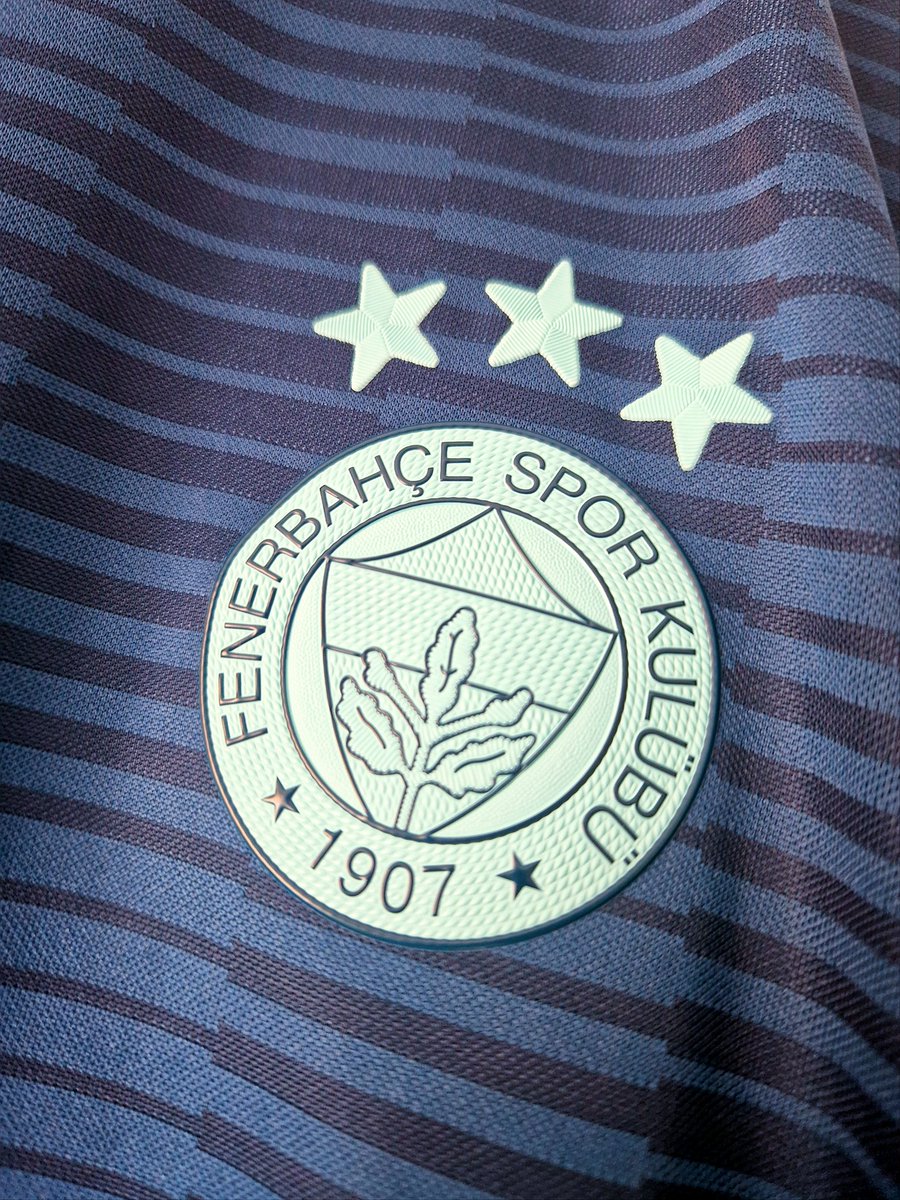 New addition; @Fenerbahce A decent enough shirt, with a nice colour way, but definitely not up with my favourite Fener away/third shirts. Still, yet another Vinted bargain, and another one ticked off.