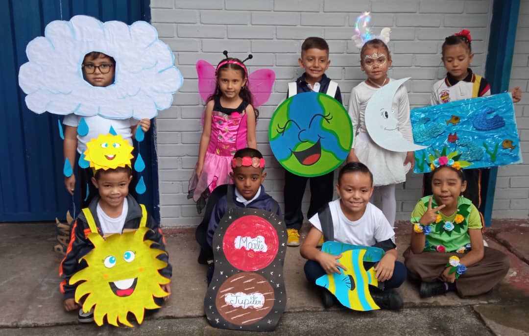 22 de abril de 2024 la <a href="/EB_SIMONBOLIVAR/">E.B. Simón Bolívar</a> rinde homenaje a nuestra hermosa tierra. Invitando a todos a tomar conciencia sobre el cuidado de nuestro planeta <a href="/Berzabethg1/">Berzabethgandicaoficial</a> @MPPEDUCACION <a href="/NicolasMaduro/">Nicolás Maduro</a>