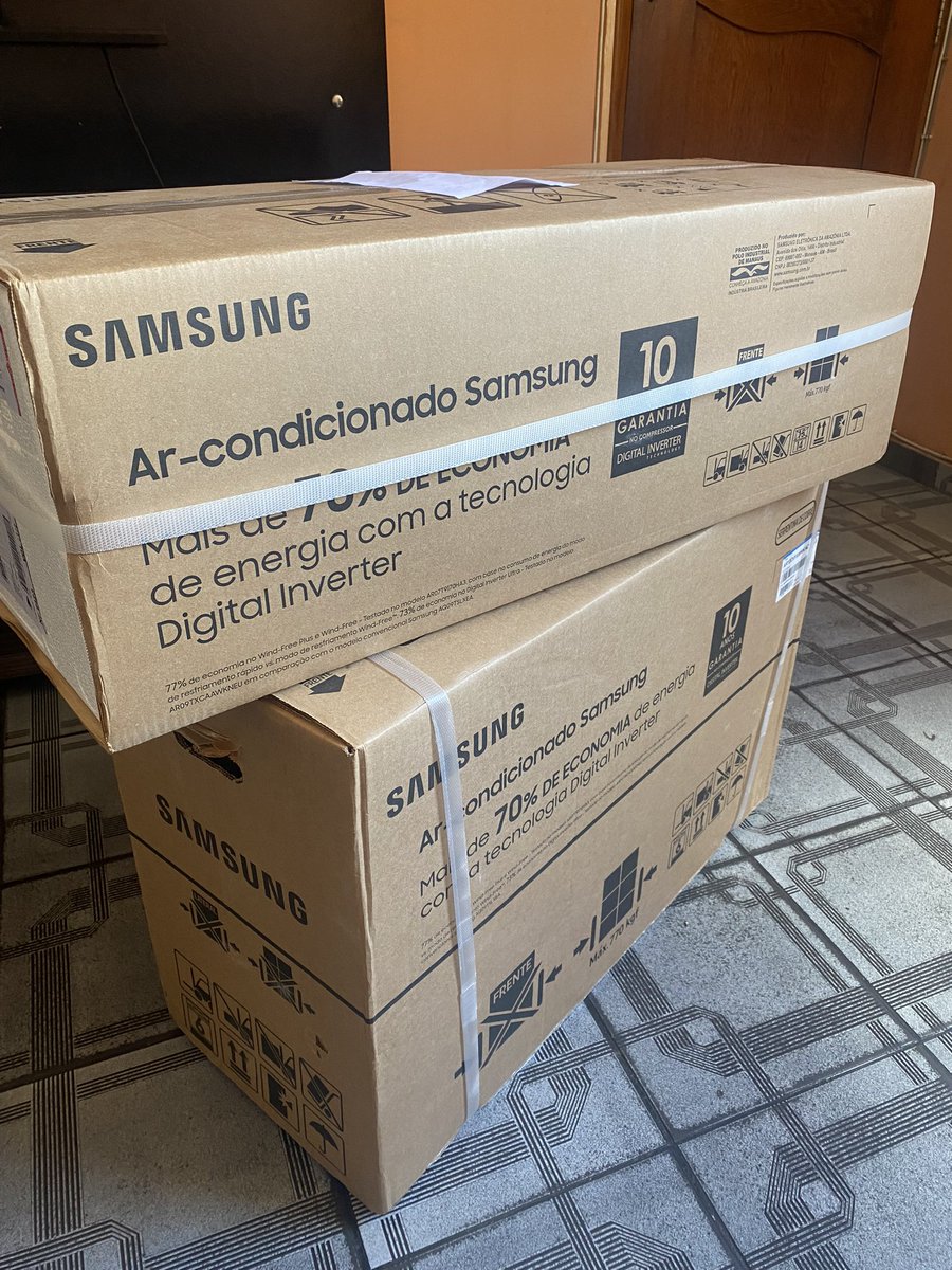 Chegou meu brinquedo novo! 

Ar Condicionado Samsung WindFree 12.000 BTUs

- Mais econômico e eficiente do mercado segundo o Inmetro
- Ele calcula quanto gasto de energia
- Com Alexa e SmartThings
- Limpa automaticamente

Hey @SamsungBrasil vamos ver se é tudo isso mesmo ❄️