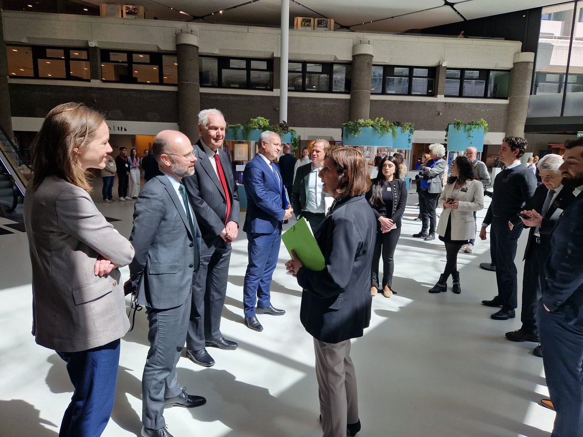 FAON_ArmFed's tweet photo. Submission of petition by FAON to the 🇳🇱Dutch Parliament on #Armenian #Genocide and the current situation in 🇦🇲#Armenia.@RaymondRoonPVV @DonCeder @rubenbrekelmans @isakahraman Gijs Tuinman https://t.co/MoYL9OrOJd