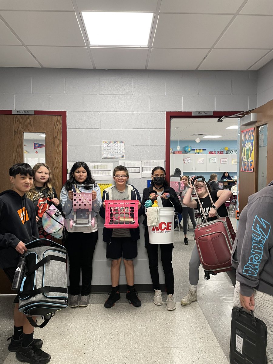 Zei_Sipley's tweet photo. Everything but a backpack day! @MrSpearAtSipley @SipleySchool @Woodridge68 https://t.co/6Mk8M321JT