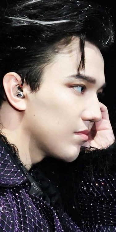 @Cristin25558525 @dimash_official Mi apoyo es constante e incondicional, a este mundo le hace falta tener más artistas como Dimash MUSIC OF LIFE #StrangerWorldTour #DimashConcertBudapest 🐝🌸🐝🌸🐝