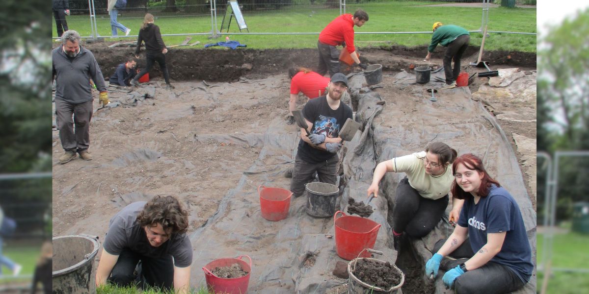 Archaeology students have returned to excavate in Chester’s Grosvenor Park. Until May 17, they will hone their skills with local, professional archaeologists and discover more about this historic area. More 👉 bit.ly/3JwPQDh @HistArchChester @cwacmuseums @uocshoutout