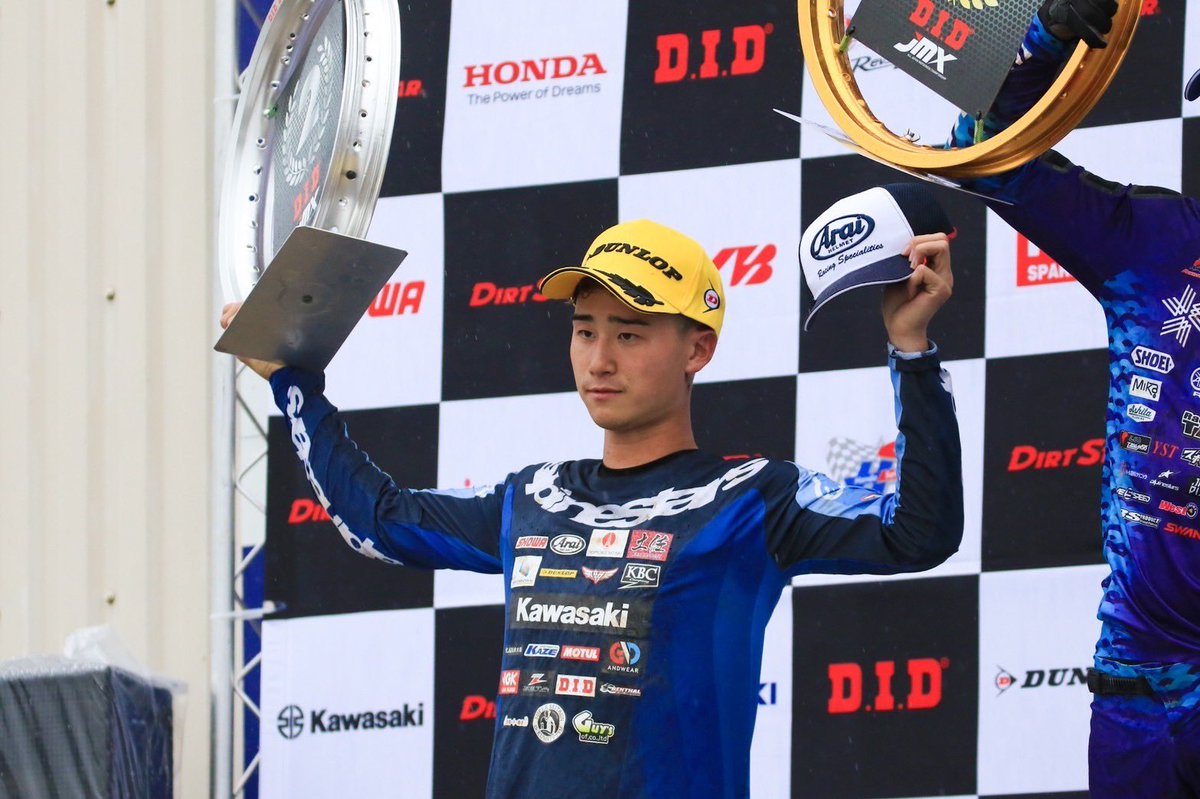 kakeru_kamoda's tweet photo. 全日本モトクロスHSR
R2 2位(2-5)
R3 5位(2-23)

最後に自分らしくないミスをし大きく落としてしまったり、チャンスをものにできなかったりでしたが、悪くない2連戦だったと思います！

勝てそうで勝てないレースが続いてますが、報われると信じて努力していきます。

次が楽しみ！ https://t.co/JwGu39f3sg