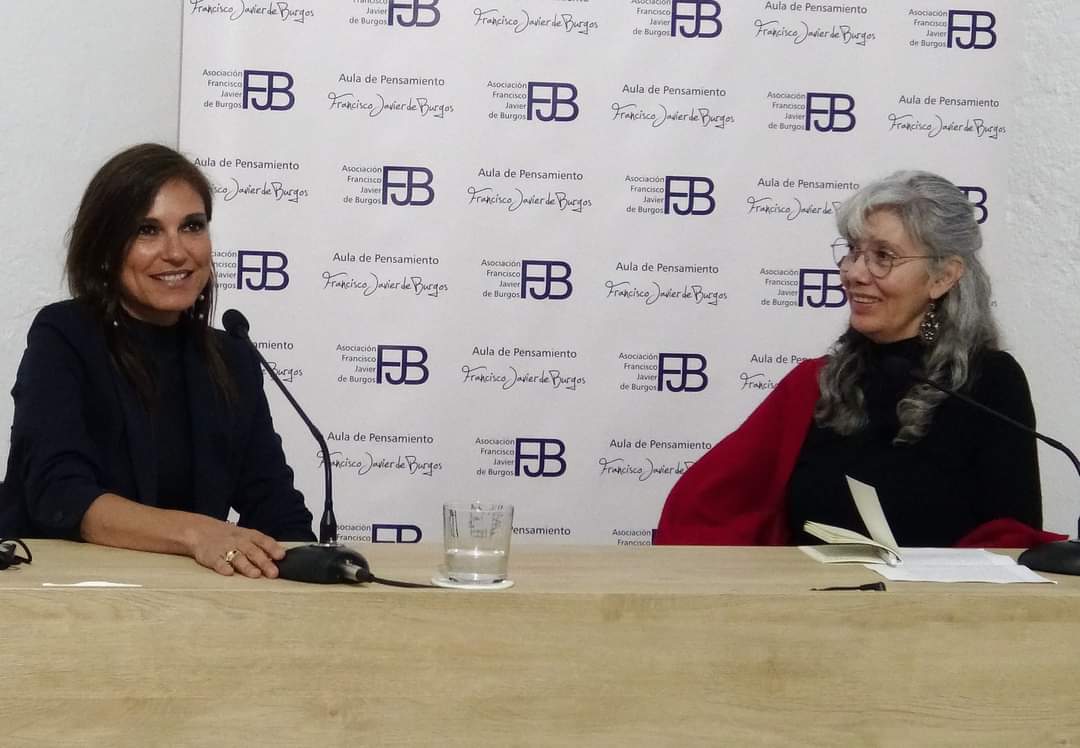 aulapensamiento's tweet photo. Ayer en #BitácoradeLibros @mjsolanofranco ofreció una fantástica ponencia por por la historia, evolución y actualidad de los libros de aventuras. 
#AuladePensamiento #PatiodelosIngenios #RefugiodeVersos #Motril #CostaTropical #Granada #Cultura #literatura https://t.co/uAhsnVFnta