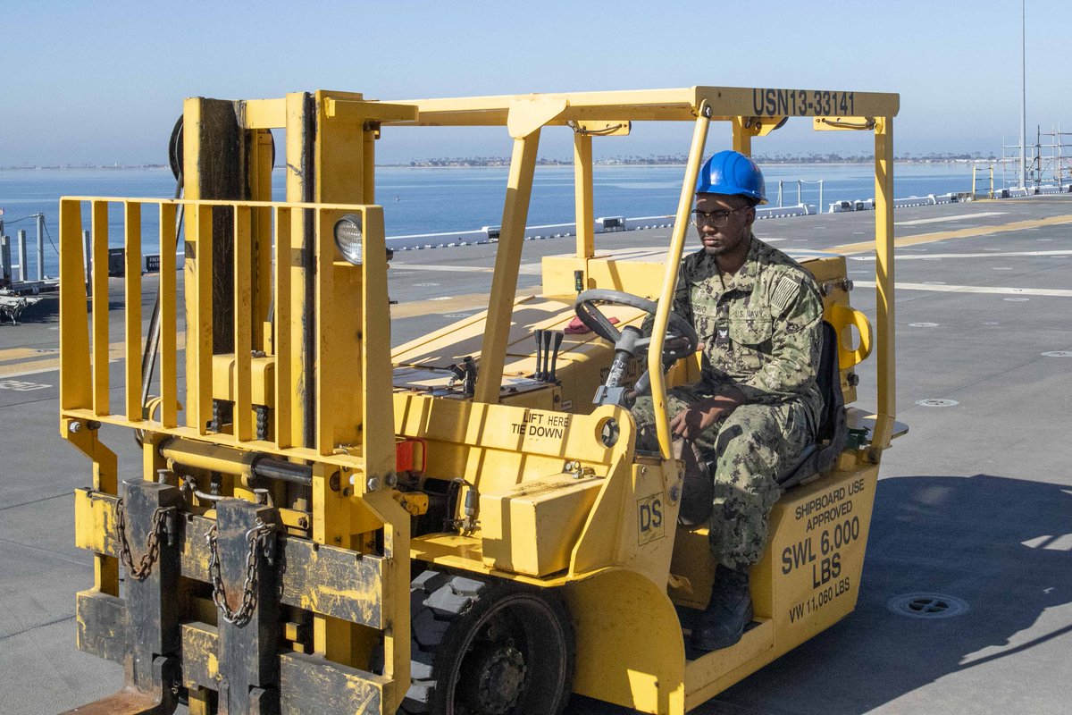 Aviation Support Equipment Technician 3rd Class Isandel Osorio uses a forklift to move pallets on the flight deck aboard the USS Tripoli in #SanDiego … dvidshub.net/r/uelpo3 #Navy