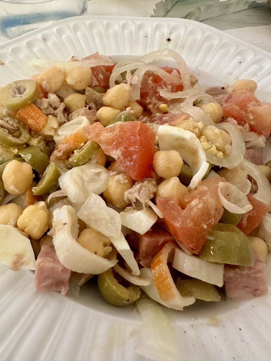 🍴👨‍🍳🥗 Ensalada de garbanzos

#Paladarcaballa #food #foodporn #foodie #foodphotography #foodblogger #foodpics #foodblog #foodphoto #foodshare #foodaddict #fooddiary #foody #comida #tasty #tastyfood #garbanzos #cooking #homemadefood #healthyfood #comidasana #comidacasera #ensalada