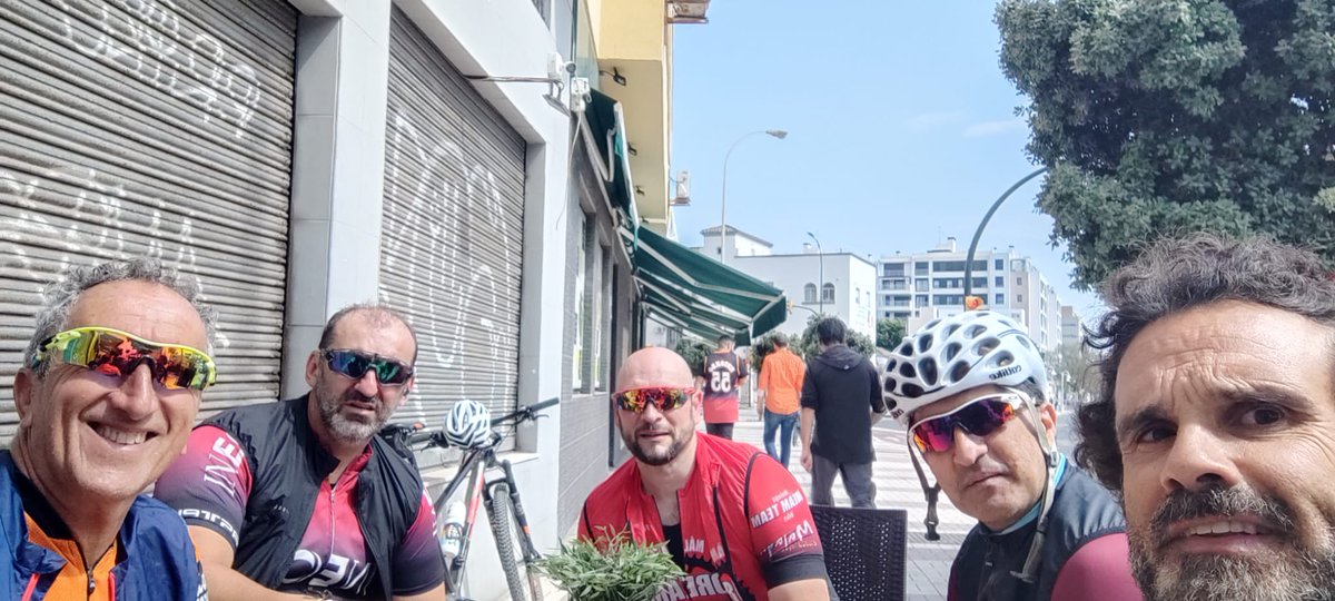 dreamteambike's tweet photo. Ratito en los Montes de Málaga https://t.co/NSe4vHppgj