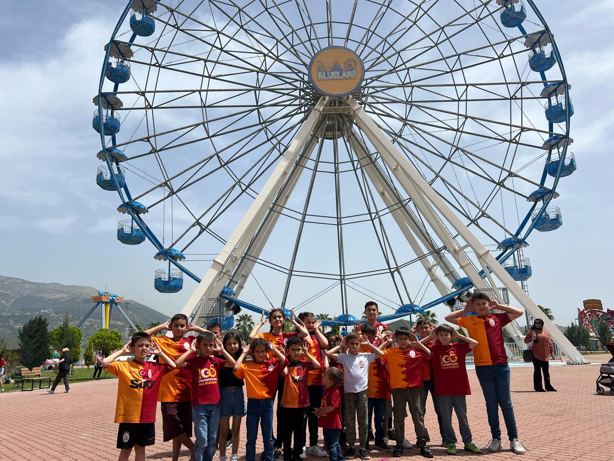 Galatasaray Spor Kulübü ve @GSStore iş birliğiyle organize edilen #23NisanUlusalEgemenlikveÇocukBayramı kutlamaları Kahramanmaraş'taki lunaparkta gerçekleştirildi. 💛❤️