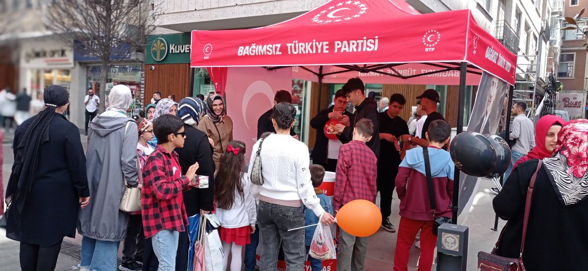 Ulusal egemenliğin, bağımsızlığın, millet iradesinin kıymetini bilen Türkiye’nin dört bir yanında, sokaklarda 23 Nisan coşkusunu çocuklarımızla birlikte yaşayan tek parti olmanın gururunu da yaşıyoruz. Tüm BTP teşkilatlarımızı da tebrik ediyorum.