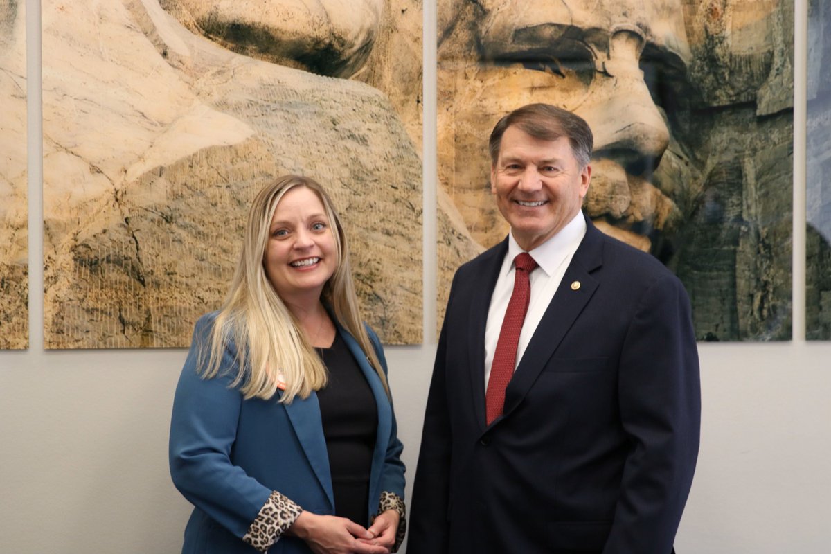 Good to see Becky DeWitz, CEO of the Great Plains Zoo, in DC recently. We could use someone out here to wrangle the zoo that is Capitol Hill these days. Thank you for coming in!