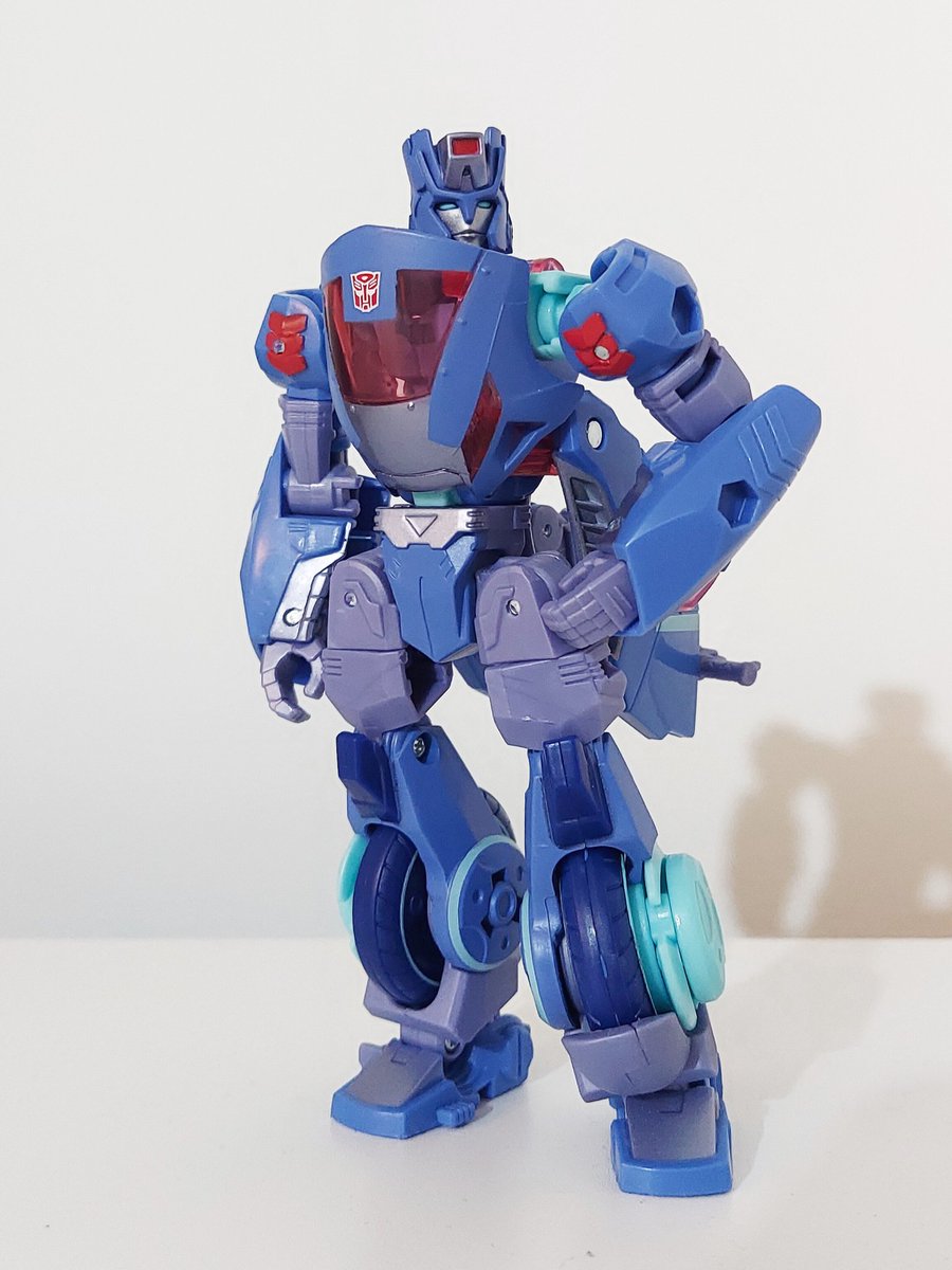 Elanstration's tweet photo. Legacy United Chromia

In the best way possible, she feels like something from Selects. Take a toy that's already quality and give it the swishest paint job. The prowl body works great for her, and at least for me, I like it better as Chromia. Easy to recommend this one. https://t.co/qzAXgcOCNn