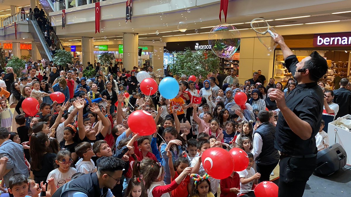 Kayseri Parkta yapmış olduğumuz 7’den 70’e herkesin büyük coşkuyla izlediği, 23 Nisan Ulusal Egemenlik ve Çocuk Bayramı programımızı şenlik havasına büründüren tüm çocuklarımızın 23 Nisan Ulusal Egemenlik ve Çocuk Bayramı “ kutlu ve mutlu olsun... @ayyildirim1 @Ulku_Ocaklari