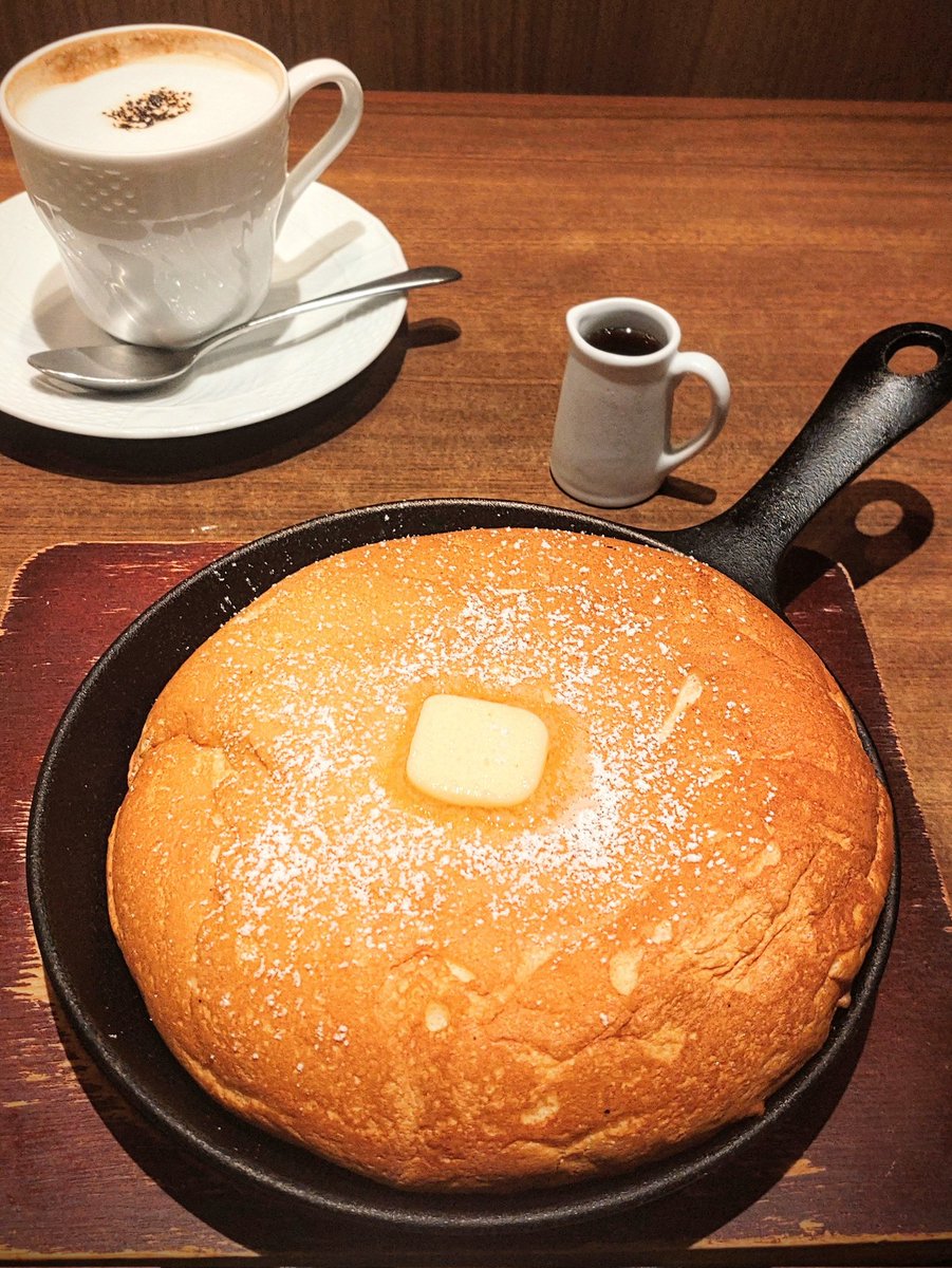 #ドトール珈琲店 のパンケーキ🥞✨
私このパンケーキがめちゃ好き♡
スキレットで熱々🍳
表面はちょいサクッ、中はフワッと😋
オーソドックスなバターとシロップだけのが好き🍴

#パンケーキ #カフェ活