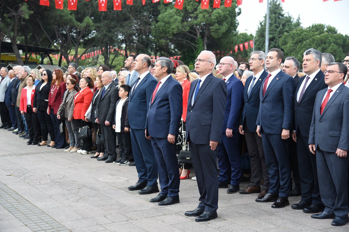 Müdürlüğümüz koordinesinde hazırlanan 23 Nisan Ulusal Egemenlik ve Çocuk Bayramı etkinlikleri, İl Millî Eğitim Müdürümüz Ali Tatlı'nın öğrencilerimiz ve öğretmenlerimiz ile birlikte gerçekleştirdiği çelenk sunma töreni ile başladı. @tcmeb @TC_Balikesir @tatliali12