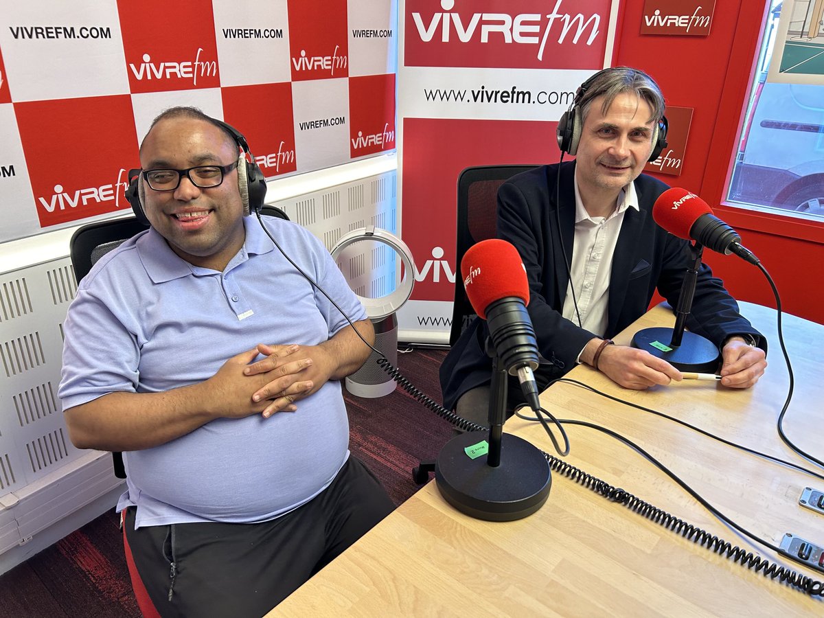 MogueletD's tweet photo. Quel plaisir d’avoir été l’invité aujourd’hui de Thierry RATSIMIVEH animateur sur la radio Vivre FM 💙
Une heure d’entretien en tête à tête pour parler handicap et emploi 👍
Écoutez cette émission samedi 27 avril à 13 heures sur les ondes de Vivre FM 93.9 🙂
⁦@SyndicatCFTC⁩ https://t.co/Ee0kEMcSn5