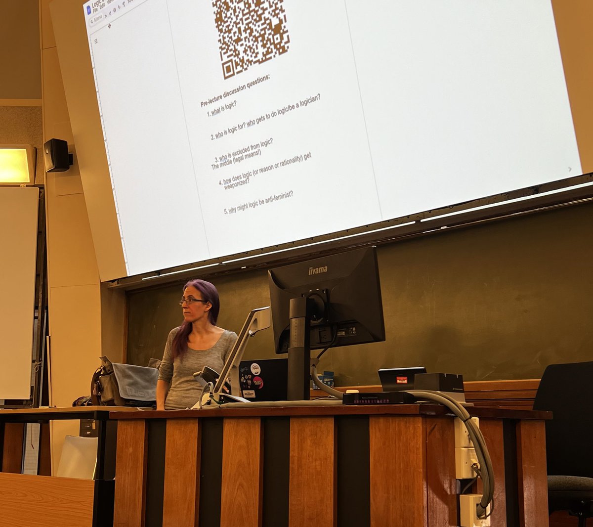 FranciBellazzi's tweet image. Can one bring together logic and feminism? How can we create a more inclusive environment in a field where this seems to be an impossibile challenge? Amazing talk by Sara Uckelman on this at @unibirmingham and @PTRBirmingham organised by @simone_picenni 💫