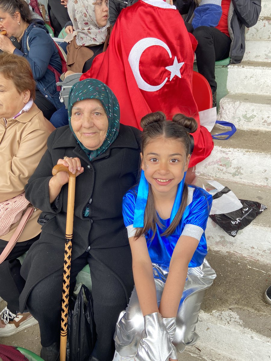 eminarslanpay's tweet photo. #23NisanUlusalEgemenlik
#lüleburgaz #YenidenAtatürkCumhuriyeti 💛❤️🇹🇷🇹🇷 https://t.co/beScas5CoH
