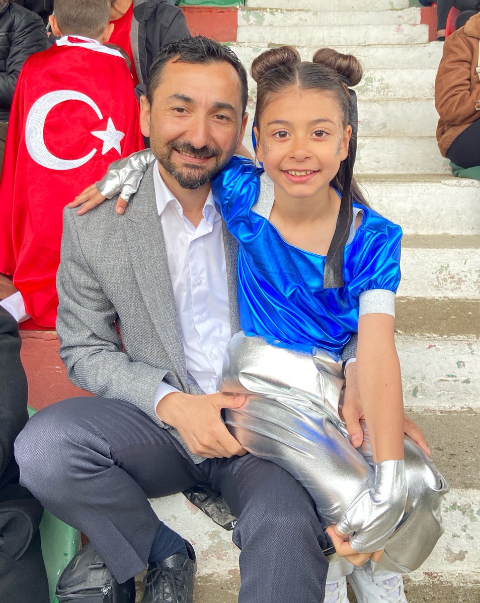 eminarslanpay's tweet photo. #23NisanUlusalEgemenlik
#lüleburgaz #YenidenAtatürkCumhuriyeti 💛❤️🇹🇷🇹🇷 https://t.co/beScas5CoH