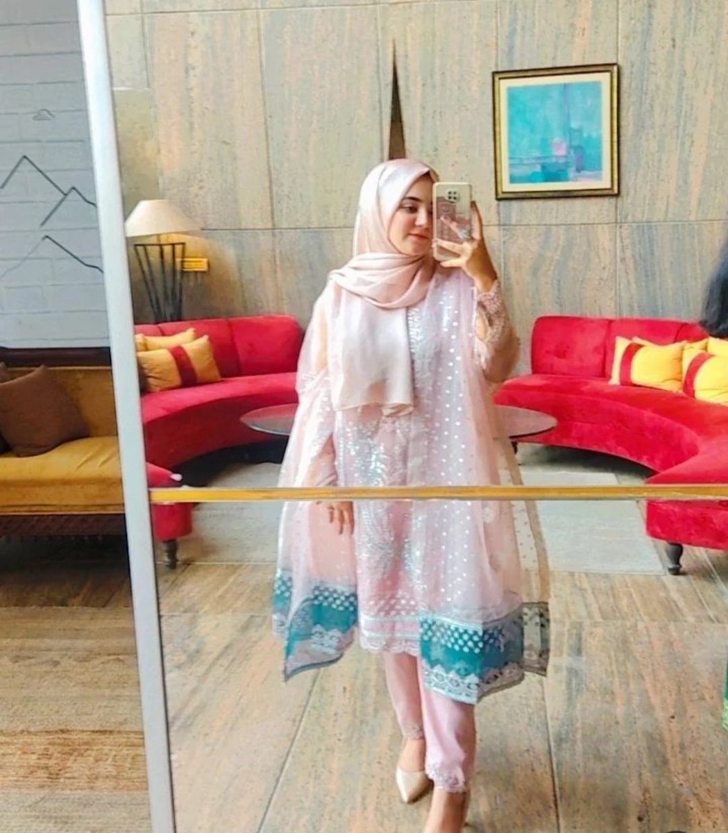 ڈھونڈوگے اگر ملکوں ملکوں ملنے کے نہیں نایاب ہیں ہم 

جو یاد نہ آئے بھول کے پھر اے ہم نفسو وہ خواب ہیں ہم 

#MunAra