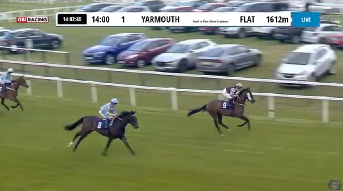 Never a surprise to see Hollie Doyle @HollieDoyle1 riding a winner!! Amerigo Vespucci (12-1) a game winner of the Handicap at Yarmouth @GTYarmouthRaces for trainers Richard Newland and Jamie Insole @UrloxheyStables‼️ 🏇🥇👊 #winner #longshot #Yarmouth #HorseRacing
