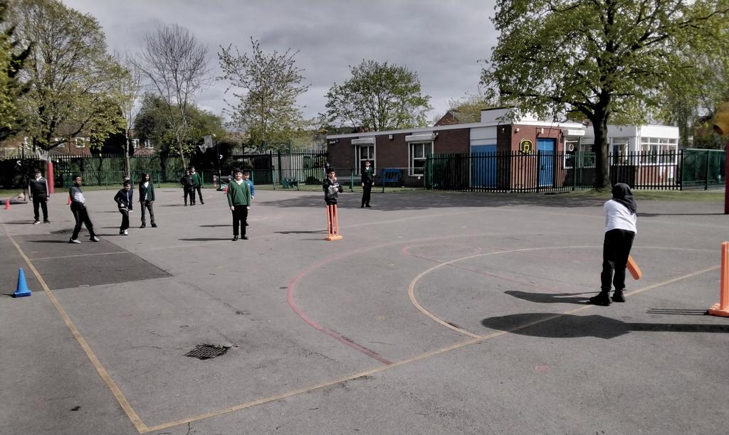 wyndclf's tweet photo. 6NS are applying their cricket skills into a team game. #cricket #6NS #WPS #Leightrust https://t.co/UrcWzwr1Fa