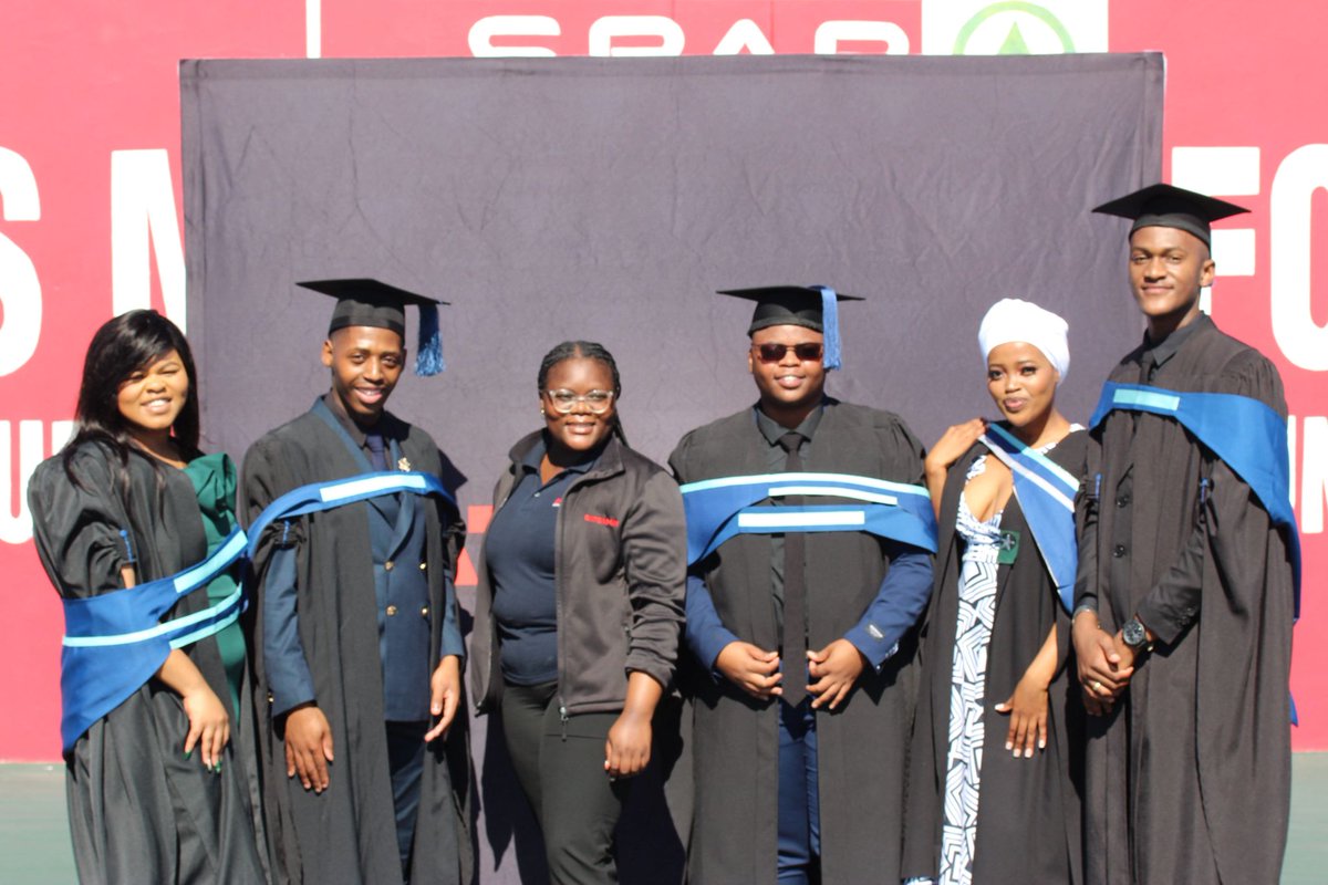 batsamayi's tweet photo. Congratulations to our BATSAMAYI Team members who graduated today at Nelson Mandela University.
We are so incredibly proud of you all. May you continue to strive for excellence and pursue your dreams with passion and determination.๐๐ค๐
#BATSAMAYI #NMU #Graduation #InformationTechnology @MandelaUni