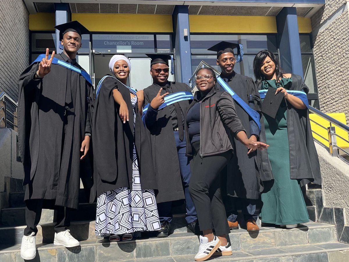 batsamayi's tweet photo. Congratulations to our BATSAMAYI Team members who graduated today at Nelson Mandela University.
We are so incredibly proud of you all. May you continue to strive for excellence and pursue your dreams with passion and determination.๐๐ค๐
#BATSAMAYI #NMU #Graduation #InformationTechnology @MandelaUni