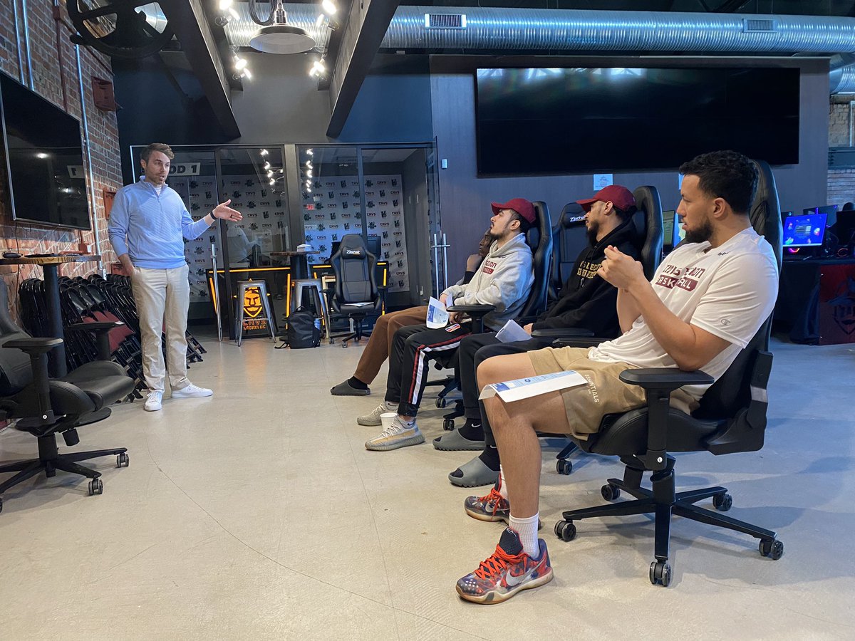 🎮❤️Wellness Travel Tips session with <a href="/CavsLegionGC/">Cavs Legion GC</a> yesterday.

I covered topics from hydration banking, sleep routines, and movement promotion. With some great MSK questions following the session. 

5v5 season starting up! 🚀🚀🚀