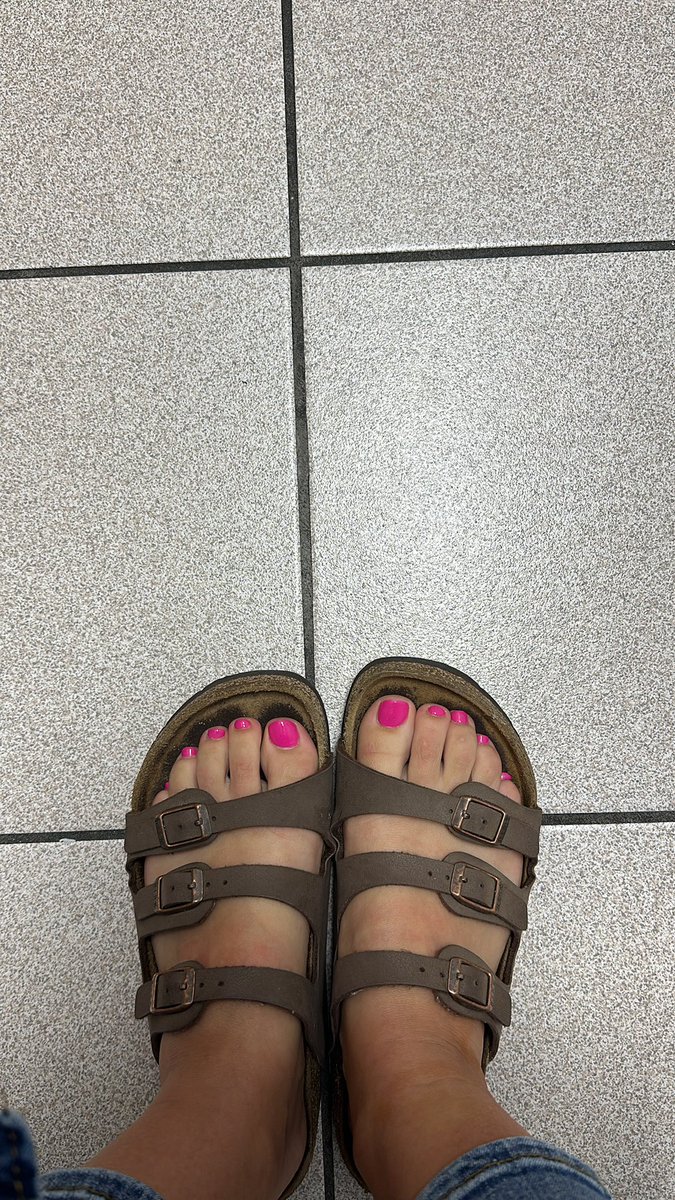 Chloe__1210's tweet photo. These toes belong in the sand not in shoes https://t.co/Ok3R6OvOf3