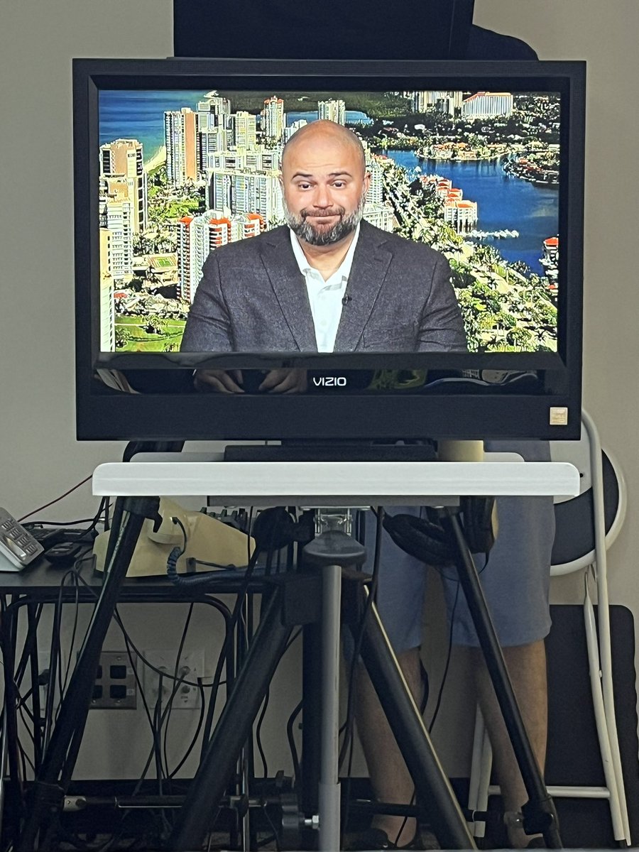 Coming up on @FoxBusiness @Varneyco to discuss @AOC, Columbia’s Clowns, and Trump poll numbers… but from where?