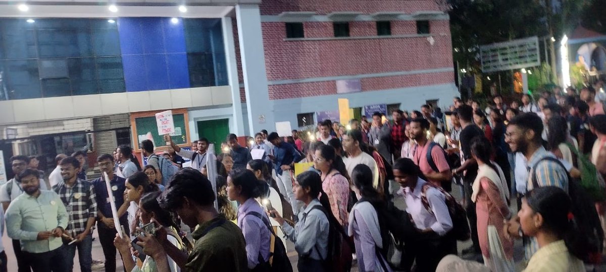 sdoranchi's tweet photo. निर्वाचक निबंधन पदाधिकारी, 63-राँचाी द्वारा मतदान प्रतिशत बढ़ाने हेतु आयेाजित कैडल मार्च संत जेवियर काॅलेज से लेकर फिरायालाल तक https://t.co/PeRWt9cukh