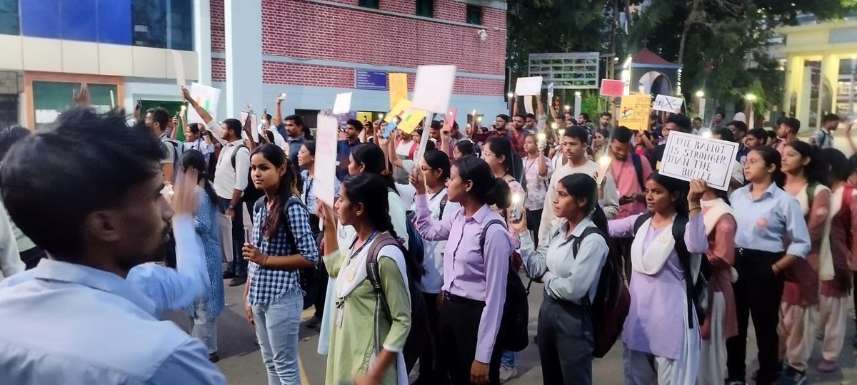 sdoranchi's tweet photo. निर्वाचक निबंधन पदाधिकारी, 63-राँचाी द्वारा मतदान प्रतिशत बढ़ाने हेतु आयेाजित कैडल मार्च संत जेवियर काॅलेज से लेकर फिरायालाल तक https://t.co/PeRWt9cukh