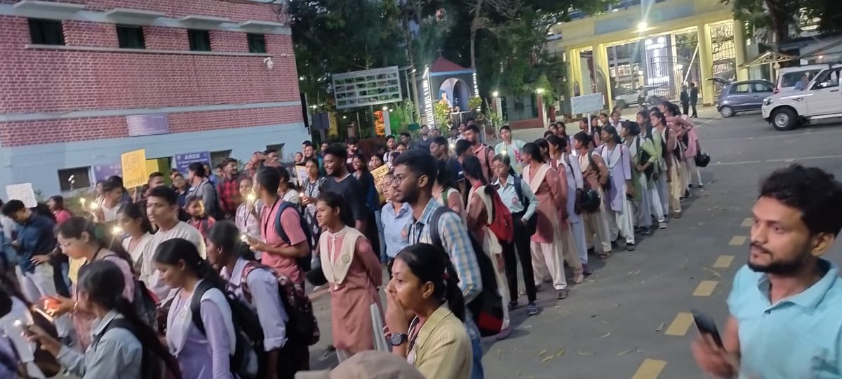 sdoranchi's tweet photo. निर्वाचक निबंधन पदाधिकारी, 63-राँचाी द्वारा मतदान प्रतिशत बढ़ाने हेतु आयेाजित कैडल मार्च संत जेवियर काॅलेज से लेकर फिरायालाल तक https://t.co/PeRWt9cukh