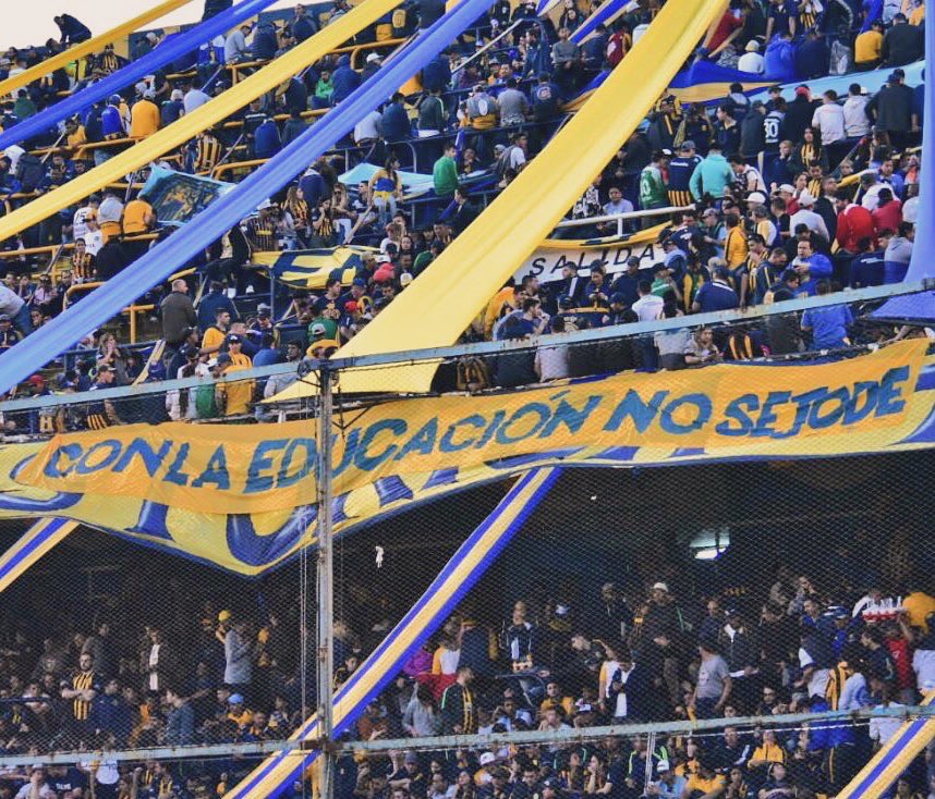 InfoCanaya's tweet photo. Si hay algo lindo q tiene Central es que no es solo un club de fútbol sino que es una institución clave de la sociedad argentina, santafesina y rosarina; y tiene una hinchada que desde 1889 hasta hoy nunca ha sido tímida. Educación pública, gratuita y de calidad https://t.co/fWtM8sweh5