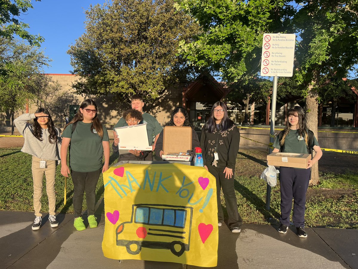 NJHS_WSMS's tweet photo. A huge thank you to our bus drivers! 💚💙🚌 Happy National Bus Appreciation Day! #ExcellenceforAll #PrideinEveryStride https://t.co/zOrxLoRfId