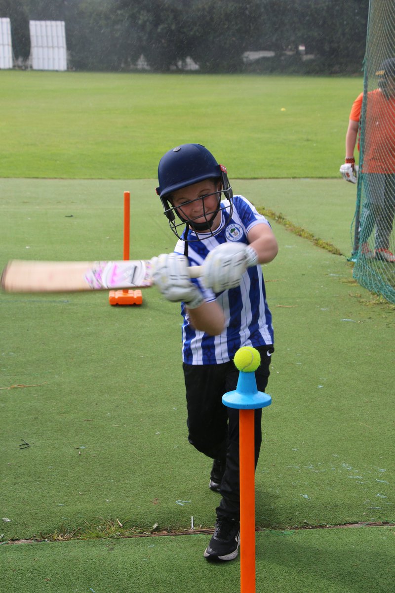 Sign up for the LCF Holiday Camps this May and receive two tickets to a Lancashire Fixture🎫 The camps are for children aged 5 - 15 and will be based: 📍 @SouthWestMcrCC 📍 @RoytonCc 📍 @AccringtonCC 📍 @EuxtonCC Click here to get signed up now⬇️ bit.ly/3w1FkAD