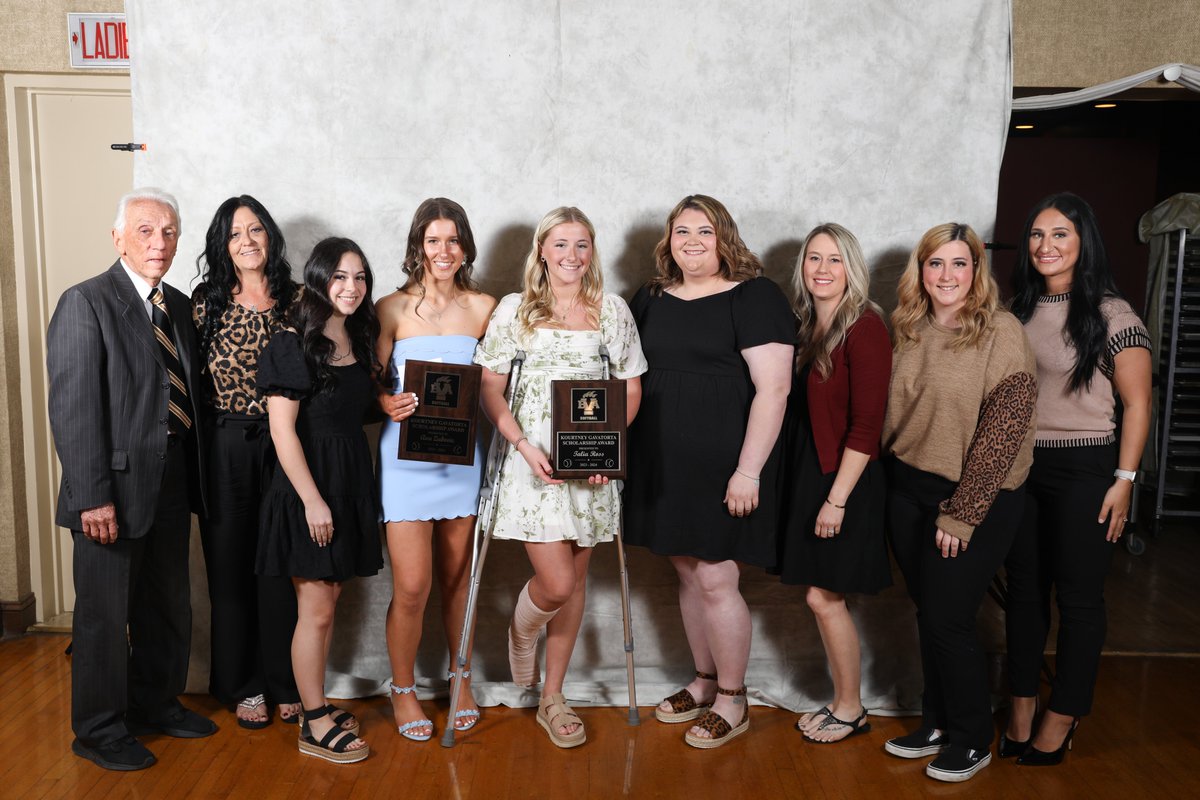 📚🏆Senior Awards and Scholarships🏆📚

🔗 drive.google.com/drive/folders/…

✅Swim Alumni
✅Heart and Soul
✅Fenyar
✅Gavatorta