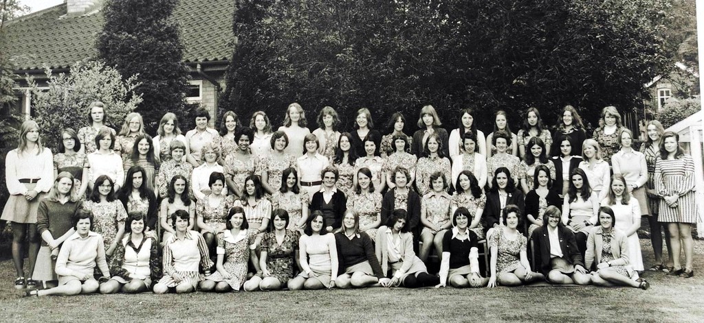 Do you recognise any familiar faces from the Class of 74? 👀 We will be welcoming all Norwich High alumnae back into school on Saturday 8th June for afternoon tea, a chance to reunite with school friends and tour the school! Book now: trybooking.com/uk/DGFR @GDSTAlumnae @GDST
