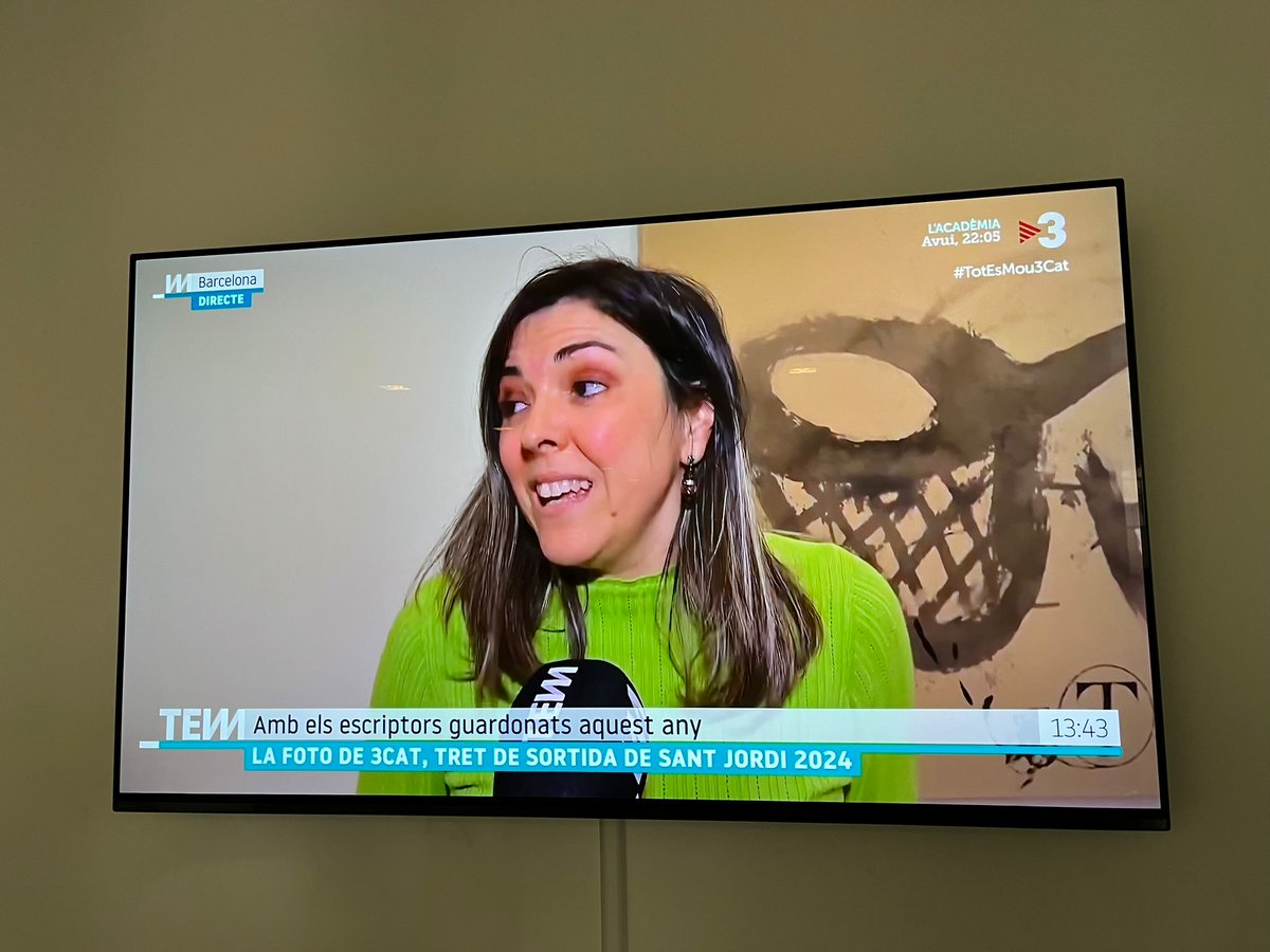 🌹📚 Tot just ara he tingut uns minuts per recopilar el "the very best" gràfic de la foto que ahir <a href="/som3cat/">3Cat</a> ens va fer als autors premiats del 2023 a la @fundaciotapies. 
🙌 Gràcies <a href="/tonipunti/">Toni Puntí</a> i <a href="/totesmoutv3/">Tot es mou TV3</a> per l'entrevista! #SantJordi24 #Retornalsorígens <a href="/columnaedicions/">Columna</a>