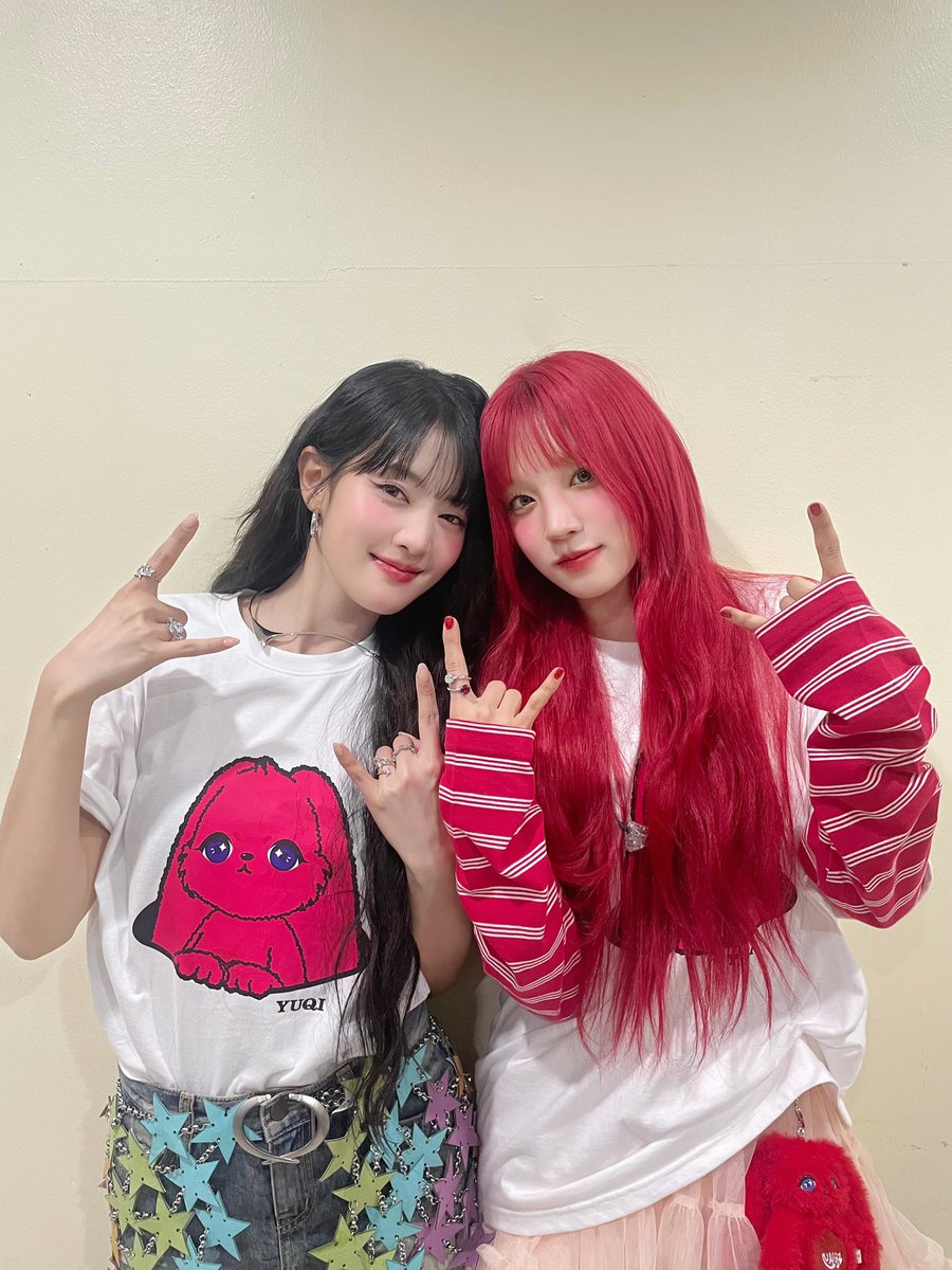[📸] 240423 @ YUQI 1st Mini Album [YUQ1] FAN SHOWCASE

드디어 공개된 우기의 'FREAK' 🤘 그리고 이어진 다양한 수록곡 무대, 어떠셨나요? 
든든하게 옆자리를 지켜준 민니까지 💓
앞으로도 멋진 무대를 펼칠 우기와 함께해 주세요! 10 Days a week 🤘

#우기 #YUQI 
#YUQ1
#FREAK
