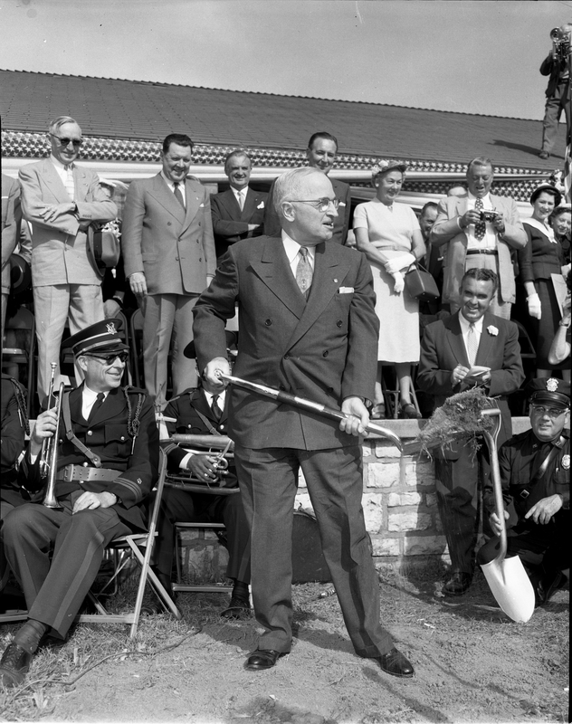 Today's #Harry140 post features the groundbreaking ceremonies for the Truman Library! The ceremony took place as part of Mr. Truman’s birthday celebration in 1955. In this photo, HST is holding a shovel-full of dirt while others in the background look on. catalog.archives.gov/id/350382694