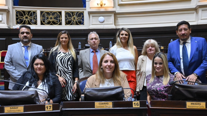 #AlAire Gustavo Cuervo, Diputado Provincial bonaerense por el bloque libertario Unión Renovación y Fe, para referirse al comunicado emitido en el que manifiestan su “compromiso en defensa de la educación pública, histórico orgullo de nuestro país”.

📻 <a href="/BahiaNacional/">NacionalBahíaBlanca</a>, tu radio.