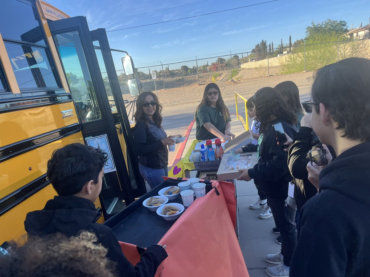 NJHS_WSMS's tweet photo. 🚌🤍💙💚 https://t.co/bUYNpyrCYa