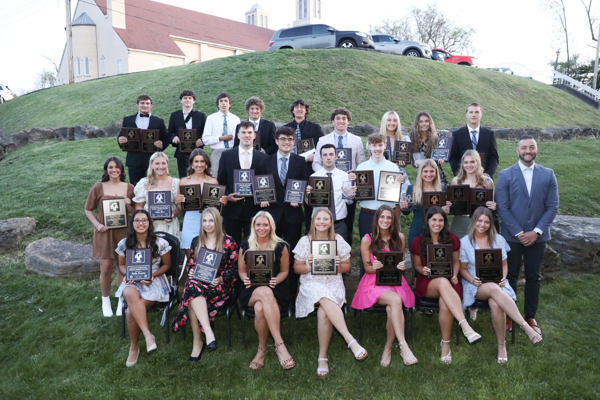 📚🏆Senior Awards and Scholarships🏆📚

🔗 drive.google.com/drive/folders/…

Thank you to all of our senior athletes for their contributions to our athletic programs!!!

HAIL MIGHTY LEOPARDS