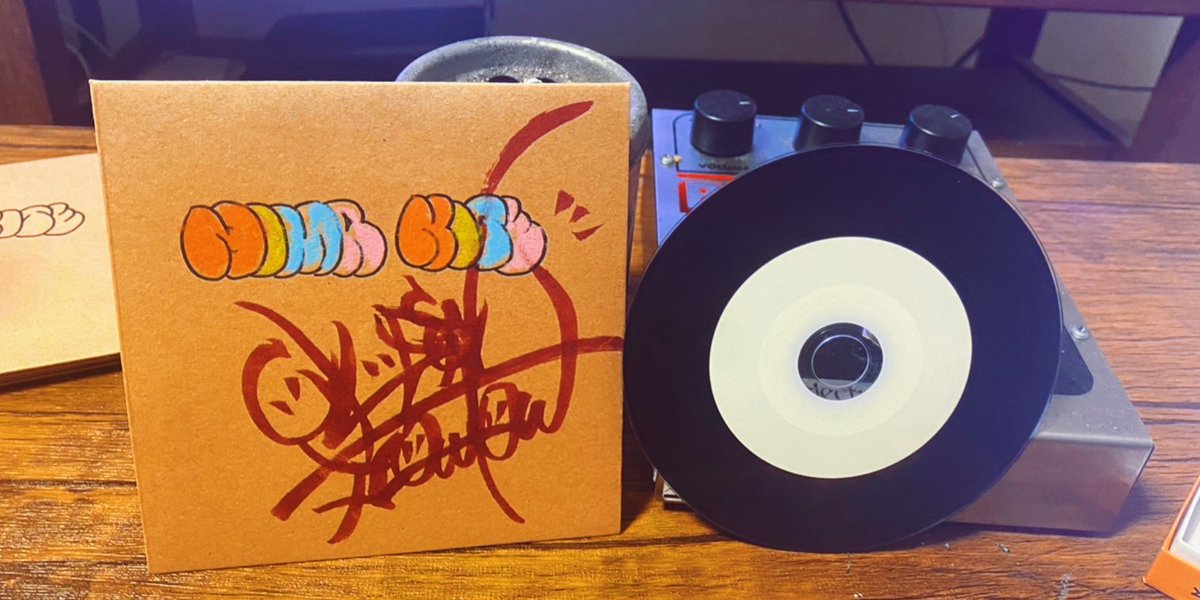 chulenp0ut0u's tweet photo. 💿フィジカルCD発売のお知らせ💿

九蓮宝燈 1stEP 『HIMA KITE』
フィジカル盤￥500
※数量限定※

4/25の池袋Admより発売開始！
ジャケットは全て1枚1枚手描きです。
盤面はレコード風となっております。

是非！ https://t.co/V8v29s7oVO