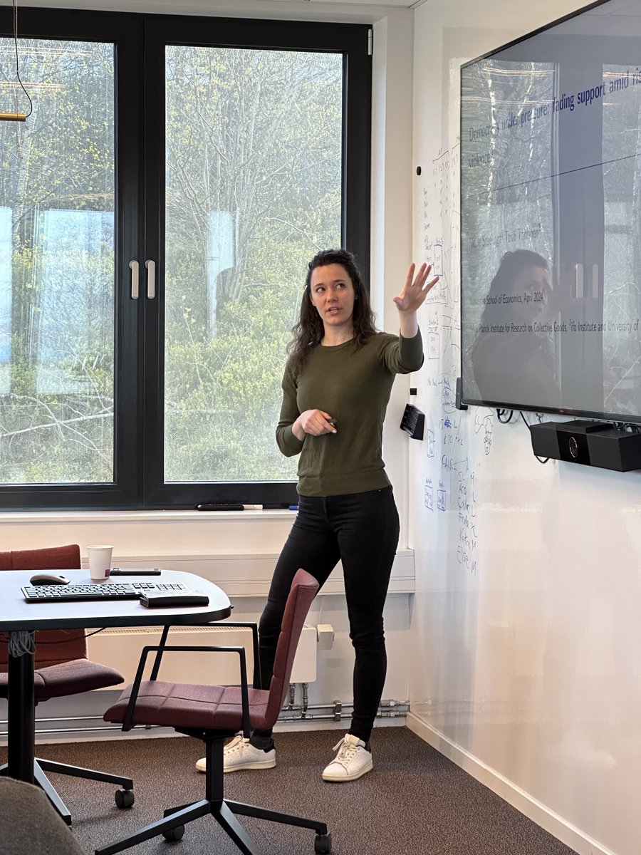 TheChoiceLab's tweet image. Thank you to @eeg_mpi (Max Planck Institute for Research on Collective Goods) for a wonderful workshop! 🙌
We had great presentations from @nicolestoelinga, Anna Hochleitner, @SebastianTonke, Mathias Ekström, Manuela Puente, @MarMaSchneider, @D_Figueiredo, and @Ingar30!