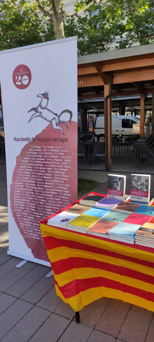 EdCandaya's tweet photo. Seguim celebrant el #SantJordiCandaya a #LesRambles i a la Plaça Navas de Barcelona, i a #Vilafranca del Penedès. Us esperem amb les últimes novetats, signatures d'autors, bona part del nostre catàleg... No et quedis sense el teu llibre signat! 📖🌹 https://t.co/khIrYX8nmz