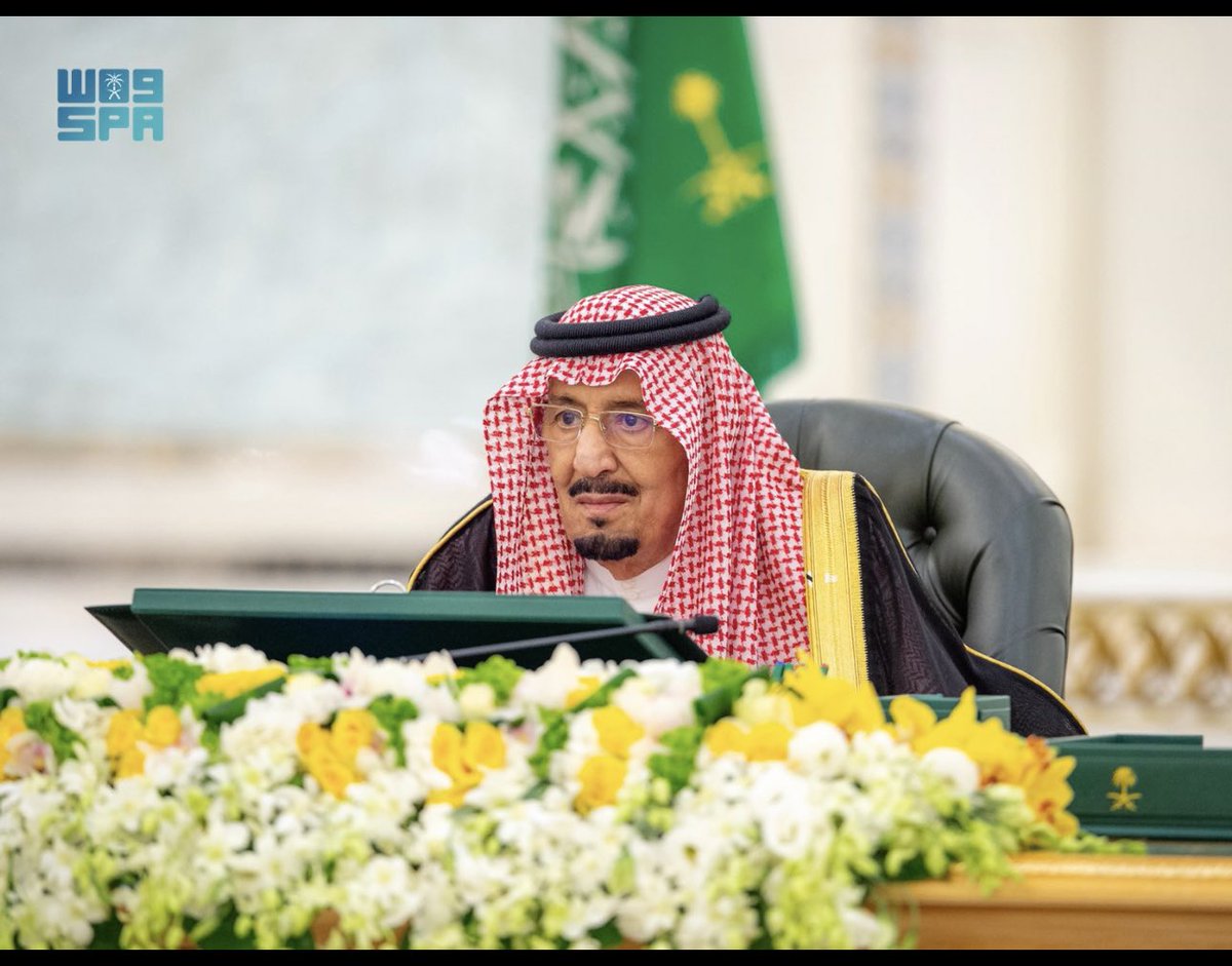 #خادم_الحرمين_الشريفين يحفظه الله 🤲
يرأس جلسة #مجلس_الوزراء